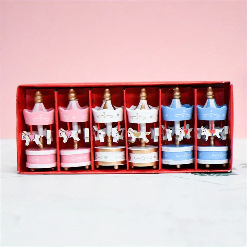 Ornamentos de Carrossel de Madeira | Decoração Natalina Elegante